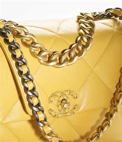 Bolso chanel 19, Piel de cordero con brillo, metal dorado, .